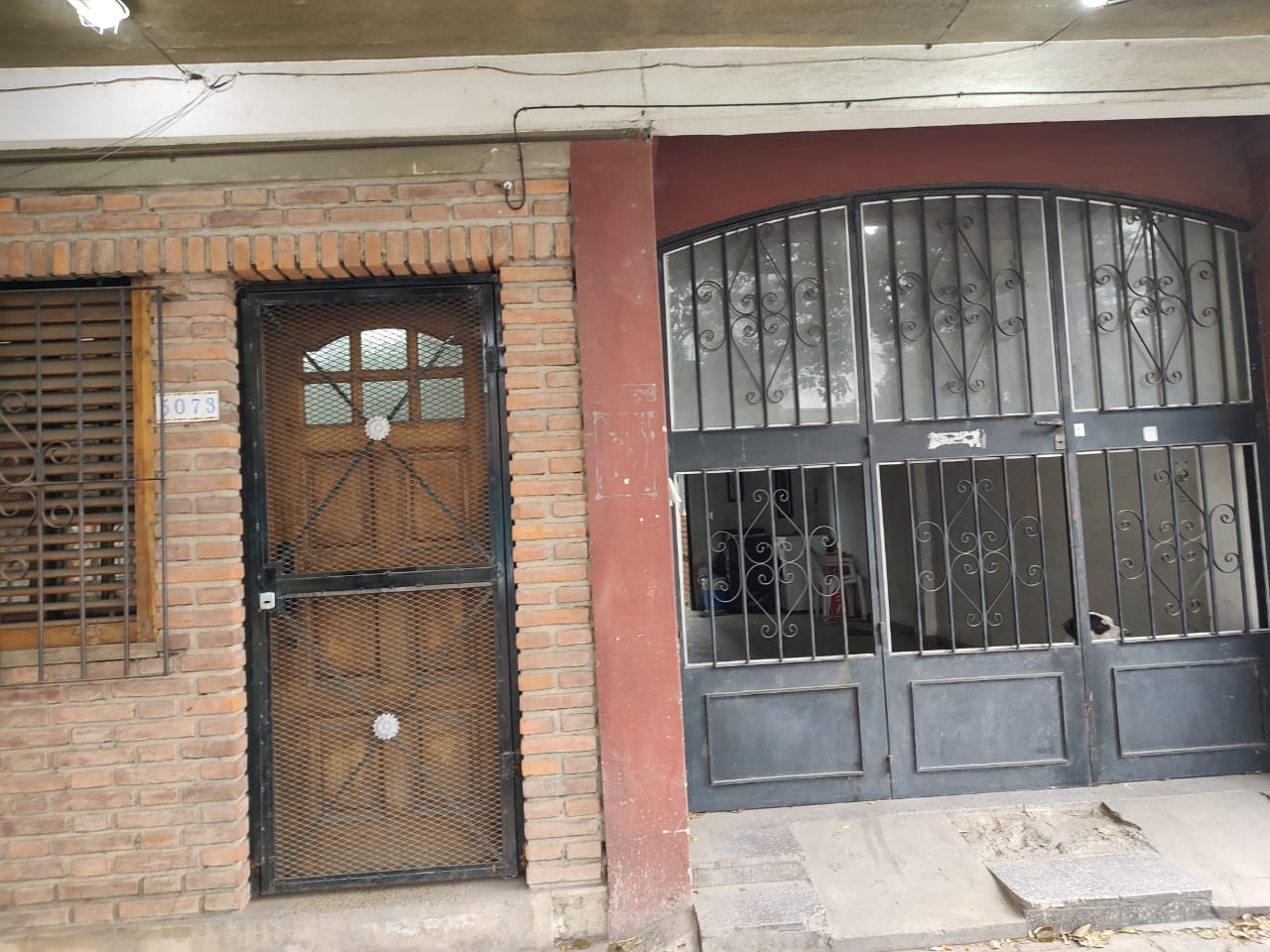 LOTE DE 500MTS2 CON DOS DEPTOS Y POSIBILIDAD DE CONSTRUIR EN PLANTA ALTA