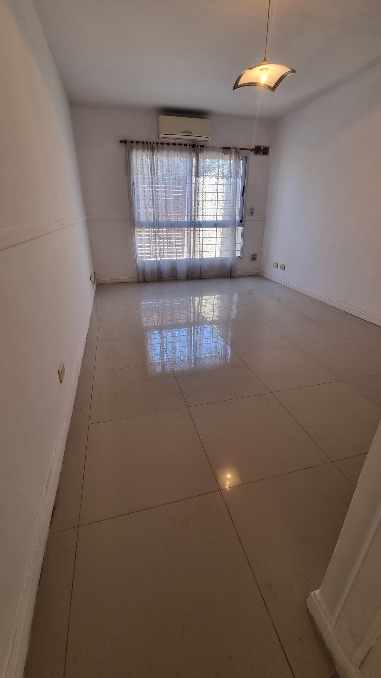 ### VENTA 2 AMBIENTES PLANTA BAJA A MEDIA CUADRA DE PLAZA MUÑIZ ###